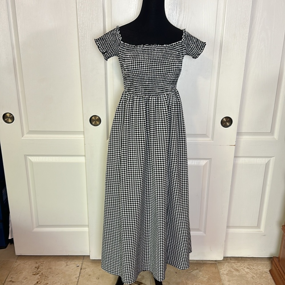 LULUS BLACK & WHITE GINGHAM PLAID MAXI DRESS SMOCKED